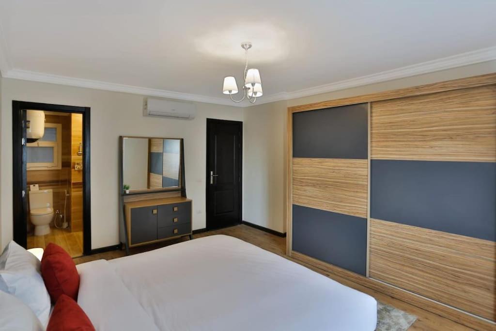 Parkside Boutique 3 Bbr Serviced Apartment - Ocean Blue - Near Airport Kairo Eksteriør billede